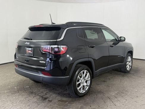 Used 2024 Jeep Compass Latitude w/ Sun and Sound Group AWD/4WD image 9