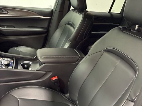 New 2025 Jeep Grand Cherokee Limited image 9