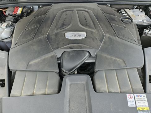 Certified 2022 Porsche Cayenne AWD/4WD image 30