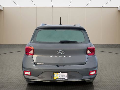 Used 2024 Hyundai Venue Limited image 18