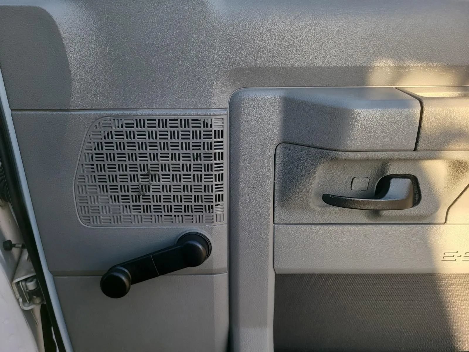 Used 2010 Ford E-250 and Econoline 250 RWD image 18