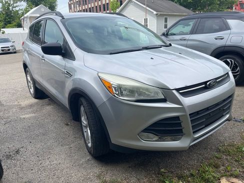 Used 2015 Ford Escape SE w/ Equipment Group 201A FWD image 3