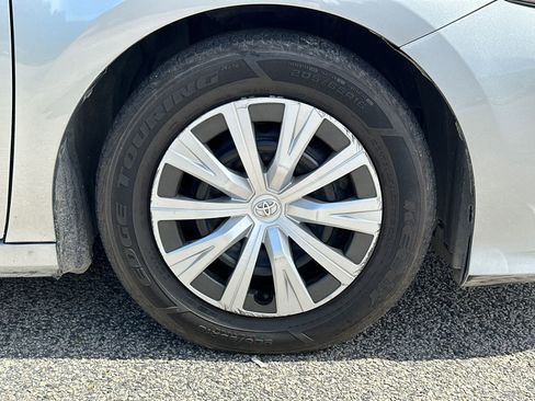 Used 2018 Toyota Camry FWD image 6