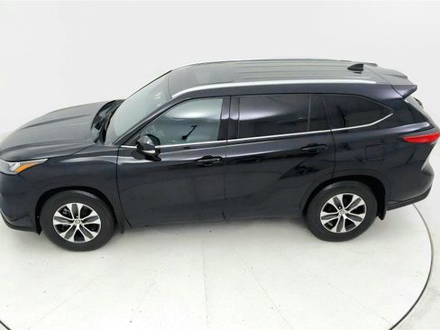 Used 2020 Toyota Highlander XLE AWD/4WD image 14