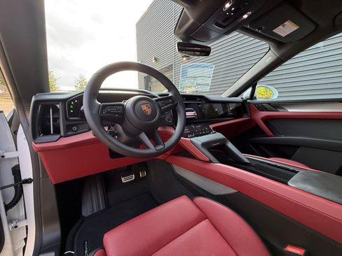 New 2026 Porsche Cayenne Electric AWD/4WD image 4