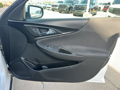 Used 2018 Chevrolet Malibu LT image 24