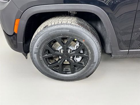New 2026 Jeep Grand Cherokee Altitude AWD/4WD image 24