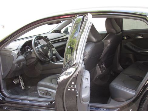 Used 2019 Toyota Avalon XSE FWD image 13