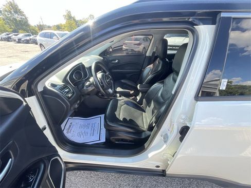 Used 2018 Jeep Compass Limited image 11