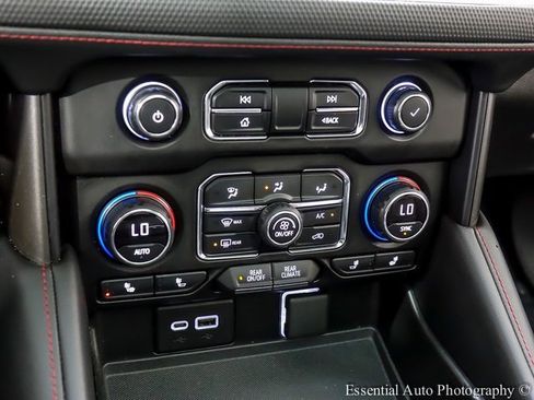 Certified 2021 Chevrolet Suburban RST w/ Luxury Package image 18