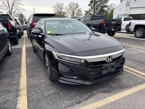 Used 2018 Honda Accord Touring image 6