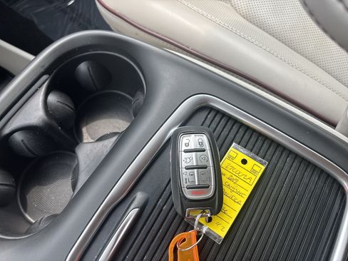 Used 2019 Chrysler Pacifica Limited w/ Advanced Safetytec Group FWD image 34