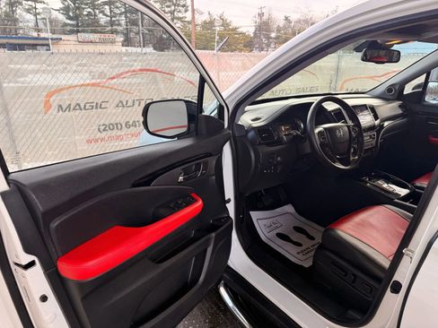 Used 2018 Honda Pilot Touring image 14