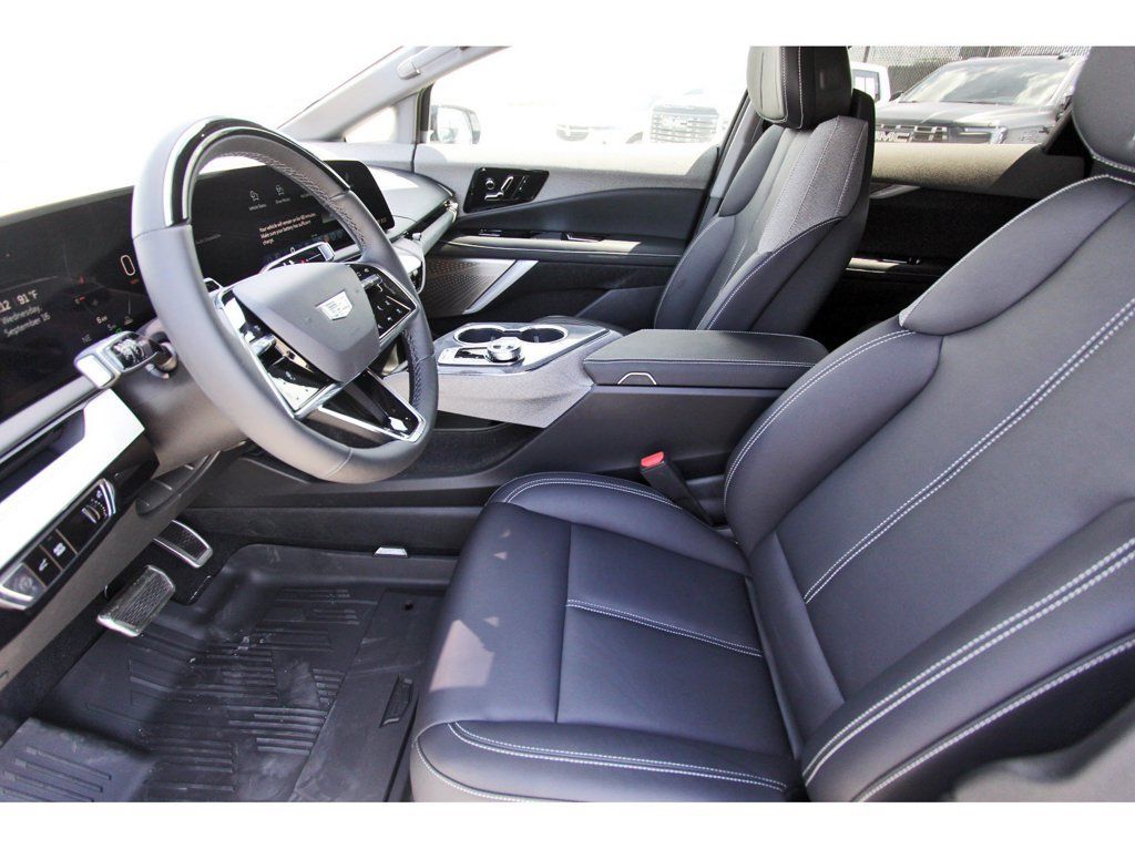 New 2027 Cadillac Optiq Luxury AWD/4WD image 6