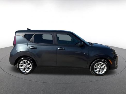 Used 2025 Kia Soul LX w/ LX Technology Package FWD image 16