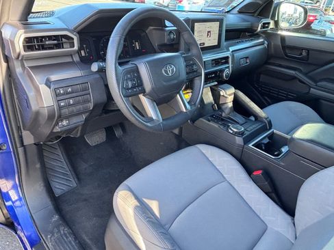 Used 2025 Toyota Tacoma SR5 AWD/4WD image 17