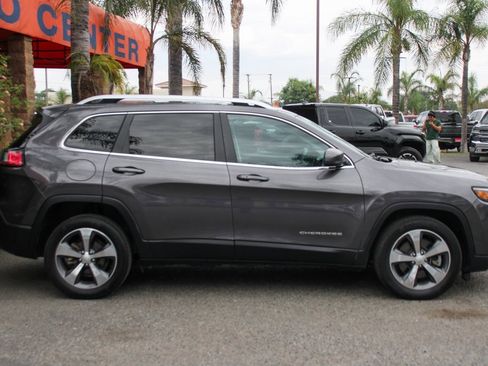 Used 2020 Jeep Cherokee Limited image 11