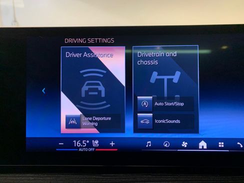 Used 2024 BMW X7 xDrive40i w/ Executive Package image 36