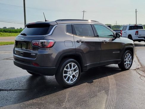 Used 2023 Jeep Compass Latitude AWD/4WD image 3