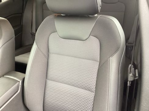 Used 2025 Chevrolet Trax LT w/ LT Convenience Package image 11