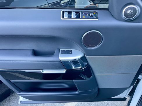 Used 2022 Land Rover Range Rover Sport SVR image 12