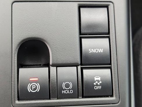 Used 2023 Toyota Highlander XLE FWD image 15