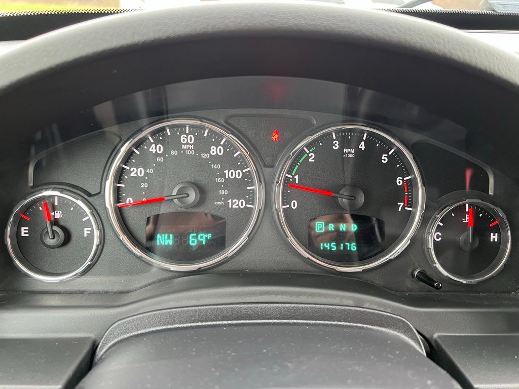 Used 2012 Jeep Liberty Sport AWD/4WD image 31