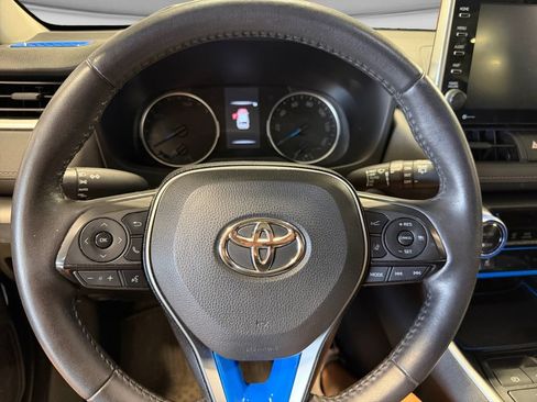 Used 2022 Toyota RAV4 XLE w/ Convenience Package AWD/4WD image 16