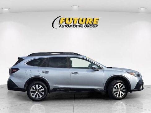 Used 2022 Subaru Outback Premium AWD/4WD image 4