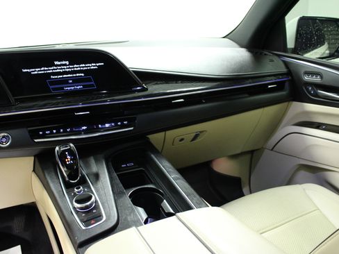 Used 2022 Cadillac Escalade Premium Luxury image 20