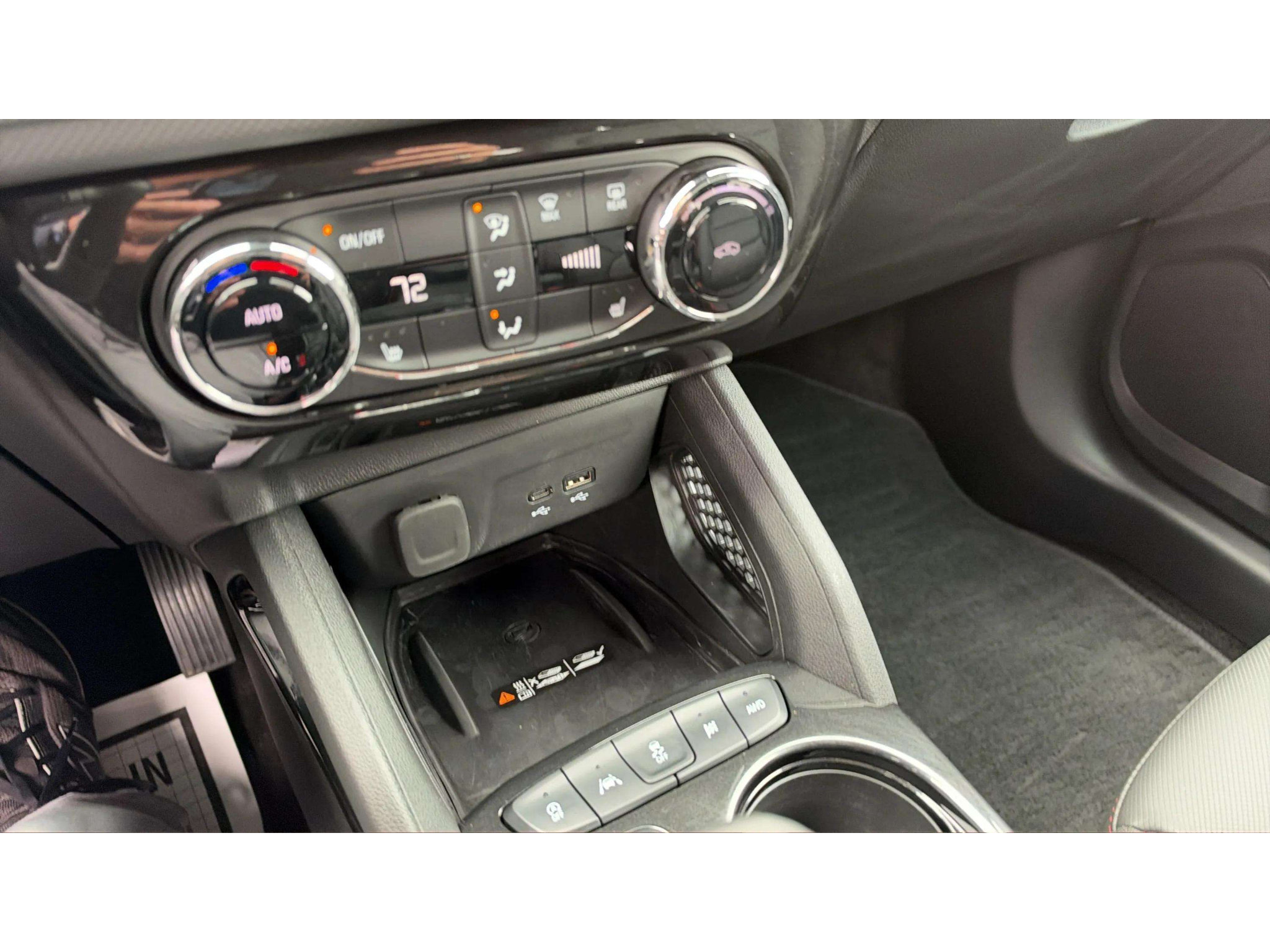 Used 2024 Chevrolet TrailBlazer RS w/ Convenience Package AWD/4WD image 19