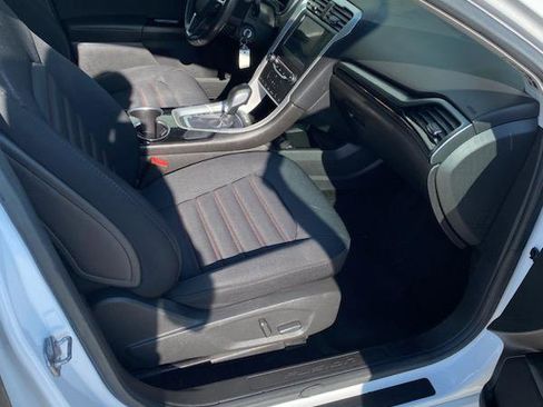 Used 2015 Ford Fusion SE image 3