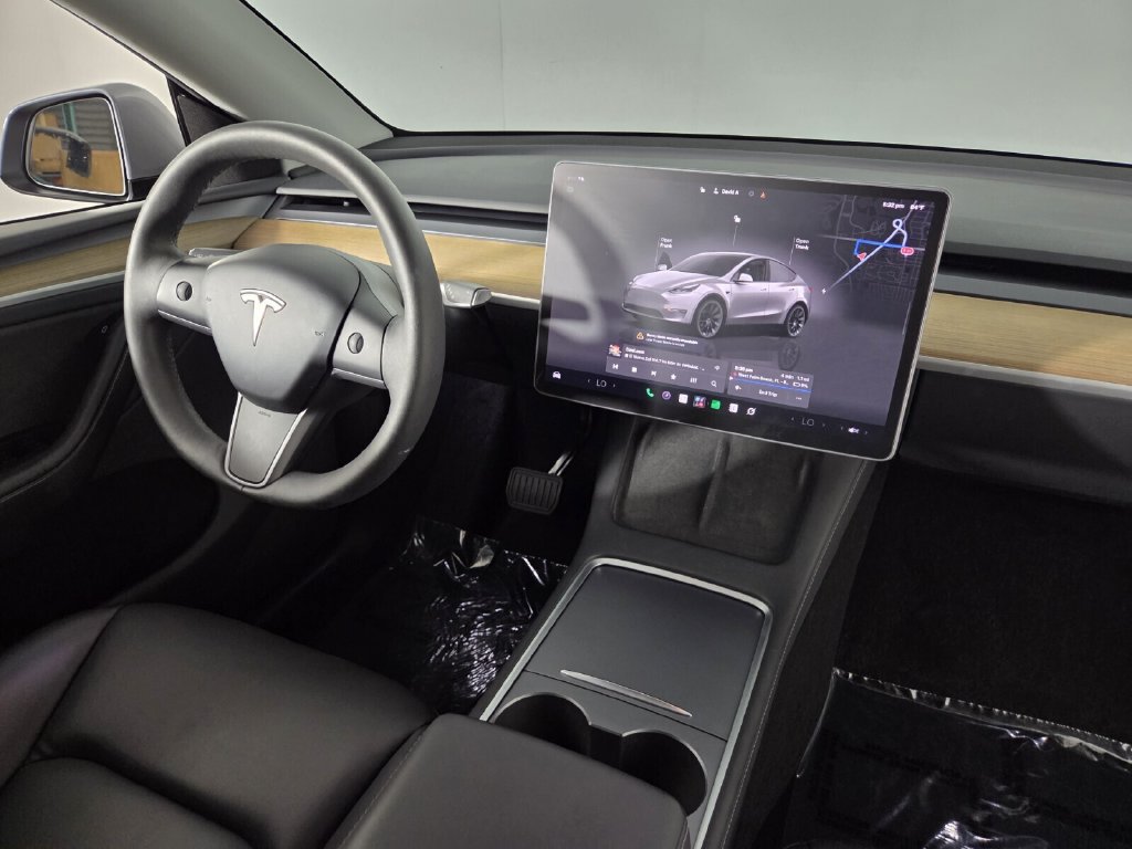 Used 2025 Tesla Model Y Long Range AWD/4WD image 31