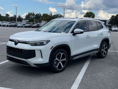 New 2025 Volkswagen Tiguan SE image 4