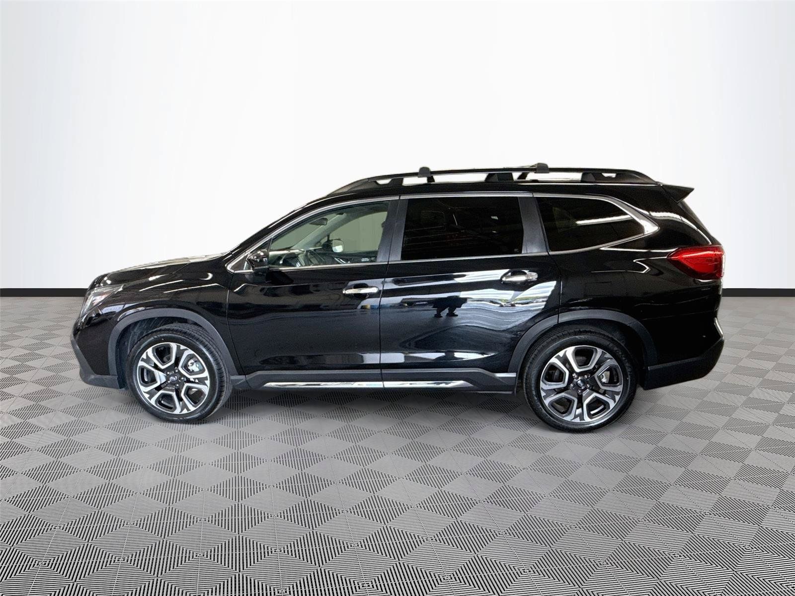 Used 2024 Subaru Ascent Touring AWD/4WD image 4