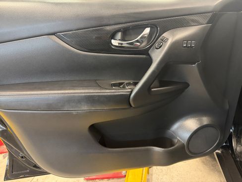 Used 2020 Nissan Rogue SL FWD image 27