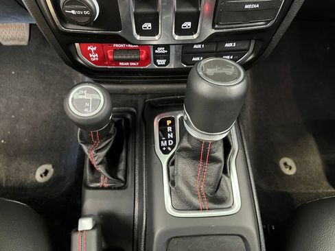 Used 2021 Jeep Wrangler Rubicon AWD/4WD image 34