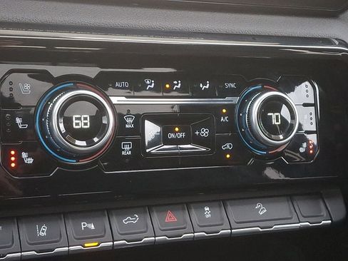 Used 2024 GMC Sierra 2500 AT4 w/ AT4 Premium Plus Package image 16