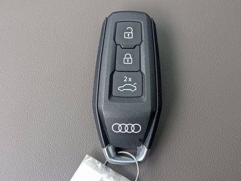 Used 2025 Audi Q5 Premium w/ Convenience Package AWD/4WD image 28