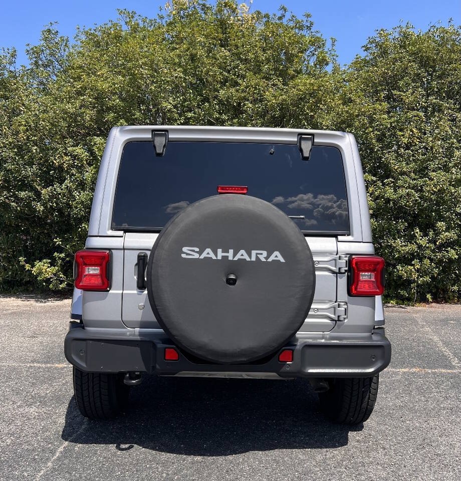 Used 2018 Jeep Wrangler Unlimited Sahara AWD/4WD image 6