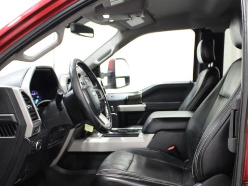 Used 2019 Ford F350 Lariat w/ Lariat Value Package AWD/4WD image 3