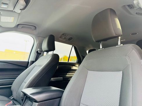 Used 2022 Ford Explorer XLT image 17