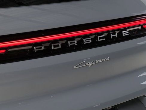 Certified 2026 Porsche Cayenne AWD/4WD image 33