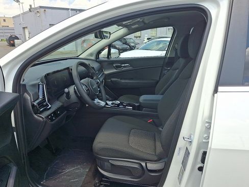 New 2025 Kia Sportage LX image 9