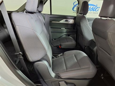 Used 2025 Ford Explorer Active image 11