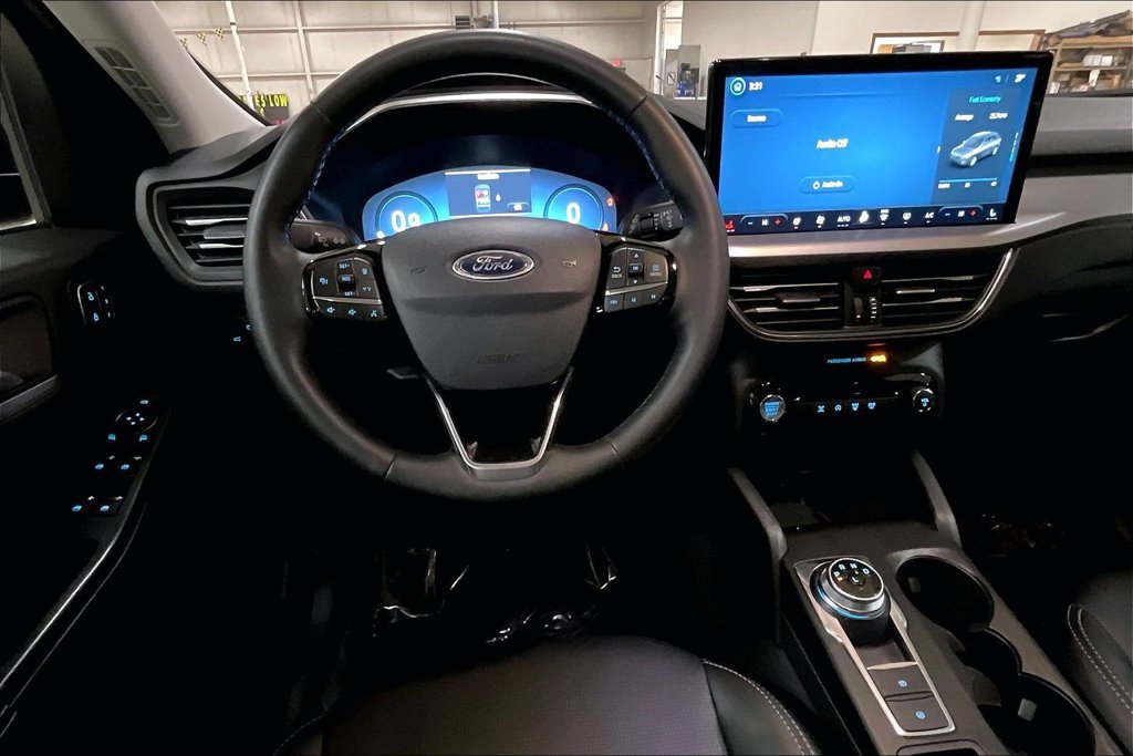 Certified 2025 Ford Escape Platinum AWD/4WD image 5