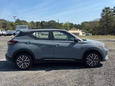 Used 2023 Nissan Kicks SR w/ SR Premium Package image 3