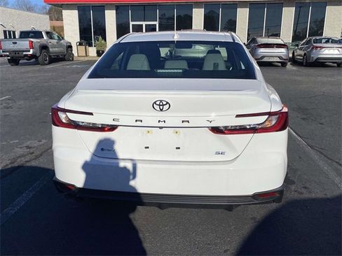 Used 2025 Toyota Camry SE image 6