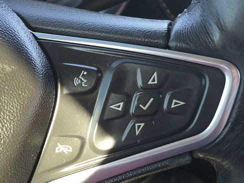 Used 2018 Chevrolet Equinox Premier FWD image 18