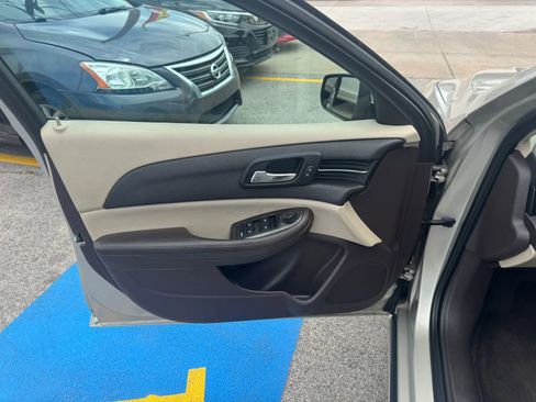 Used 2019 Ford Escape SE FWD image 7